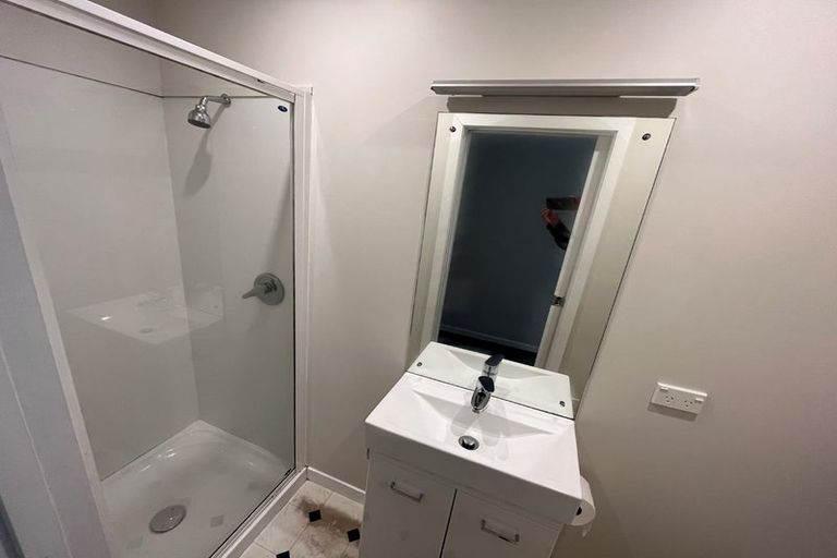 Photo of property in 62 Kelburn Parade, Kelburn, Wellington, 6012