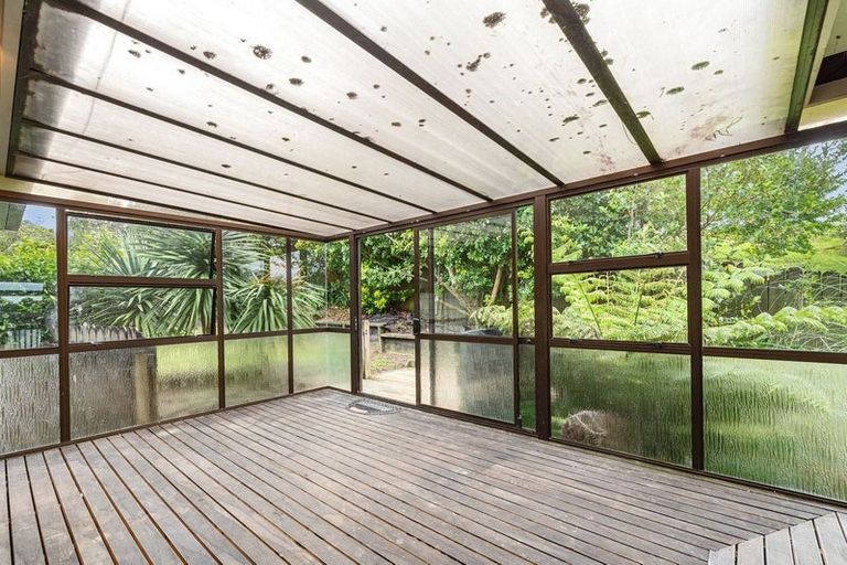 Photo of property in 16 Sumich Place, West Harbour, Auckland, 0618