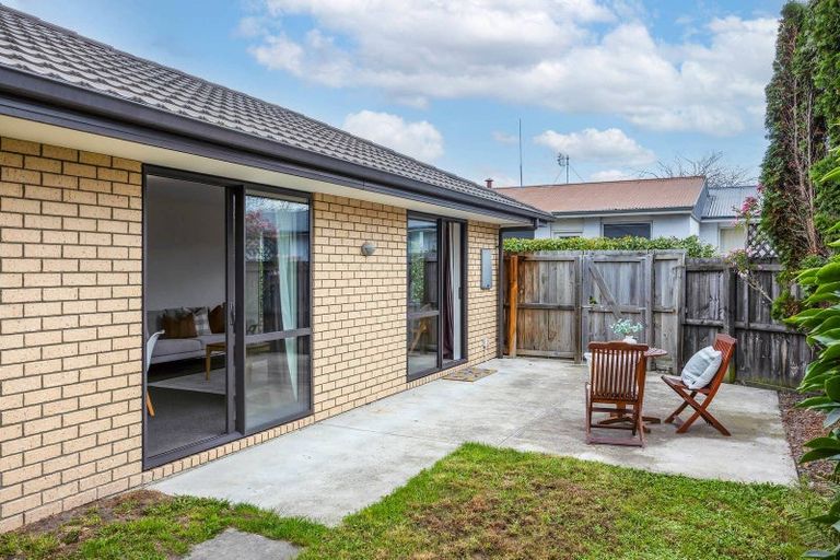 Photo of property in 2/112 Edward Avenue, Edgeware, Christchurch, 8013