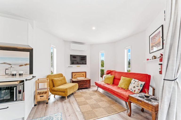 Photo of property in 1/4 Roberts Road, Matakatia, Whangaparaoa, 0930