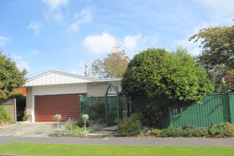 Photo of property in 5 Guinness Crescent, Ilam, Christchurch, 8041