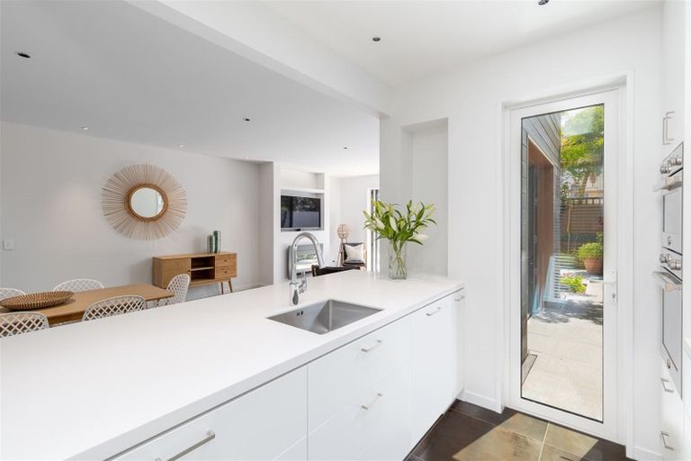 Photo of property in 89 Holly Road, St Albans, Christchurch, 8014