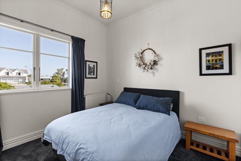 Photo of property in 1 Roslyn Road, Bluff Hill, Napier, 4110