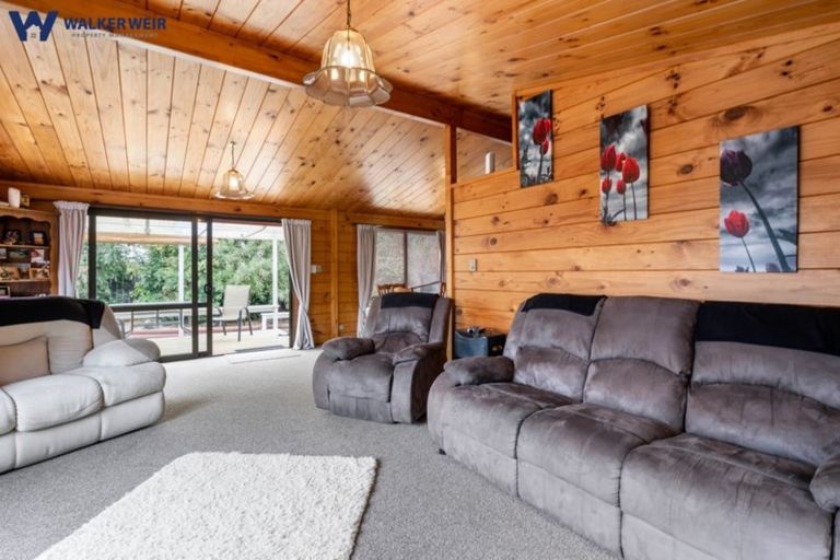 Photo of property in 3 St Annes Crescent, Wattle Downs, Auckland, 2103