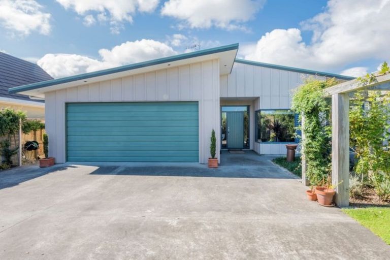 Photo of property in 8a Queenwood Road, Levin, 5510