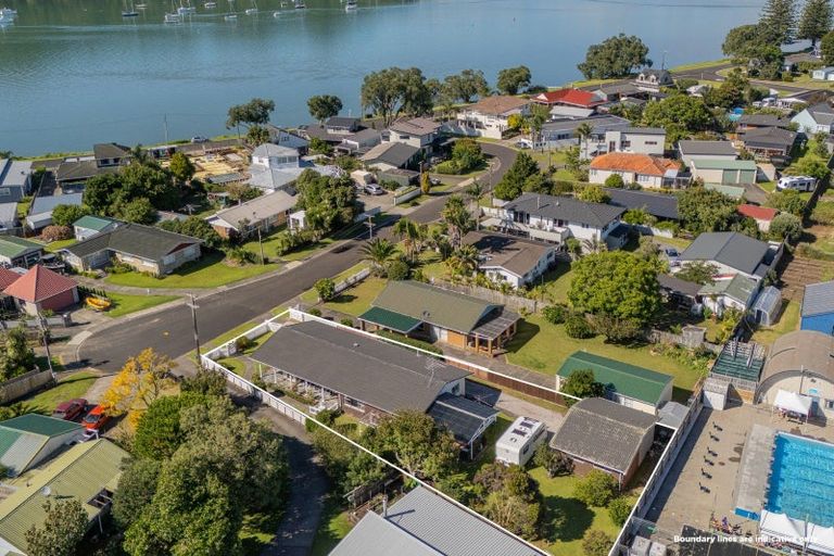 Photo of property in 9 Hamilton Crescent, Whitianga, 3510