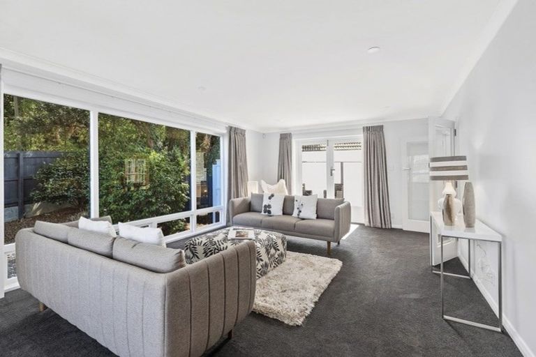 Photo of property in 2 Tio Tio Road, Miramar, Wellington, 6022