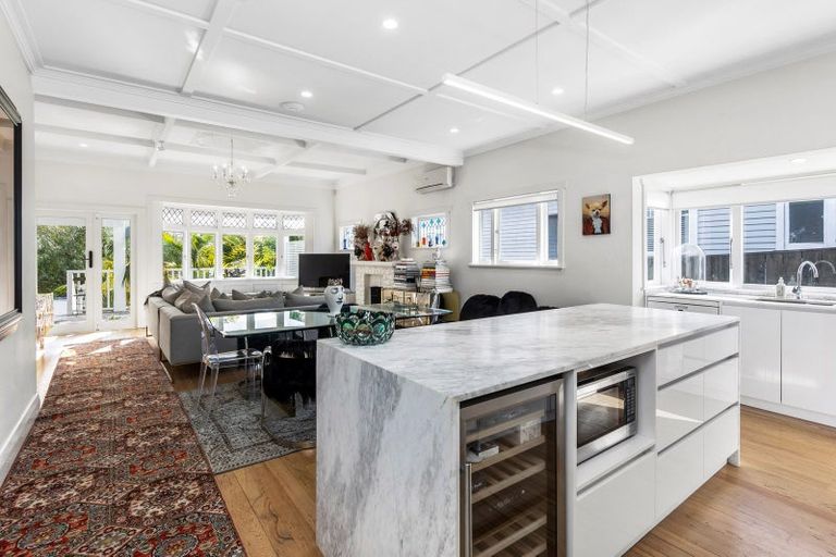 Photo of property in 35 William Denny Avenue, Westmere, Auckland, 1022