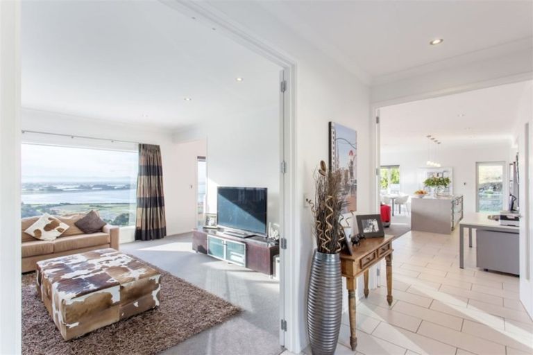 Photo of property in 4 Saint Remy Lane, Redcliffs, Christchurch, 8081