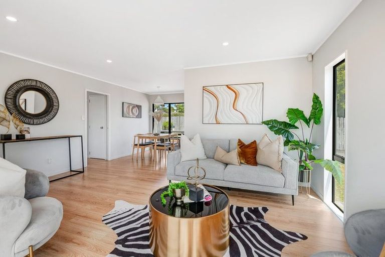 Photo of property in 1/12 Jumento Place, Unsworth Heights, Auckland, 0632