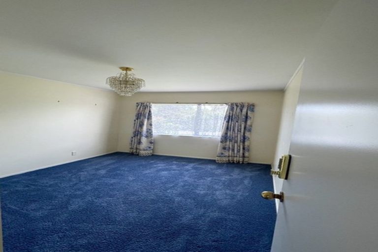 Photo of property in 15b Roberts Road, Te Atatu South, Auckland, 0610