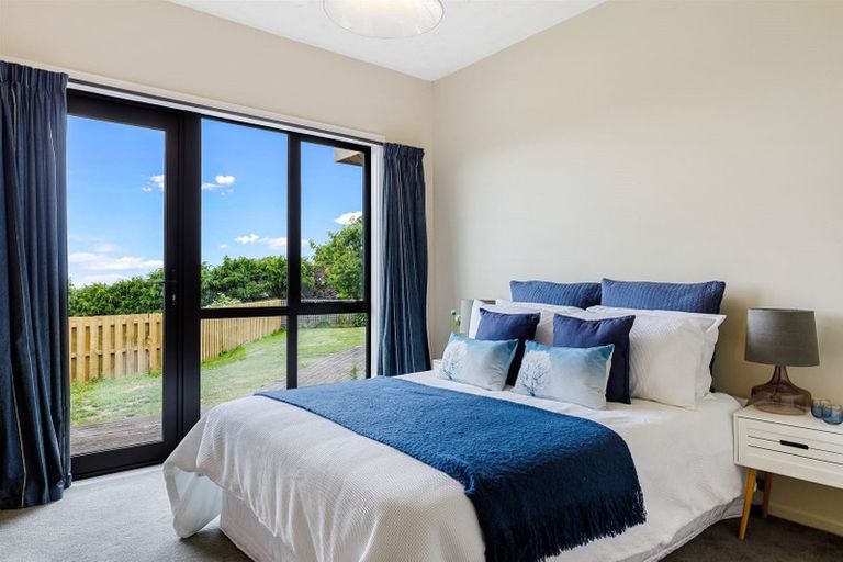 Photo of property in 5 Drayton Drive, Mount Pleasant, Christchurch, 8081