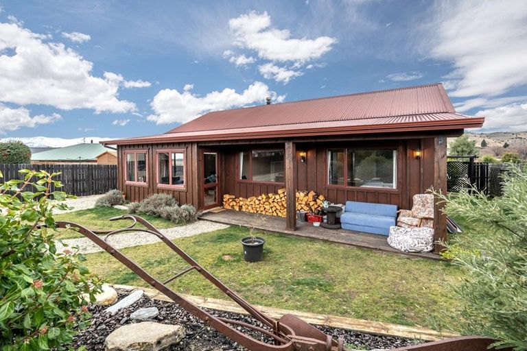 Photo of property in 23 Frye Crescent, Albert Town, Wanaka, 9305