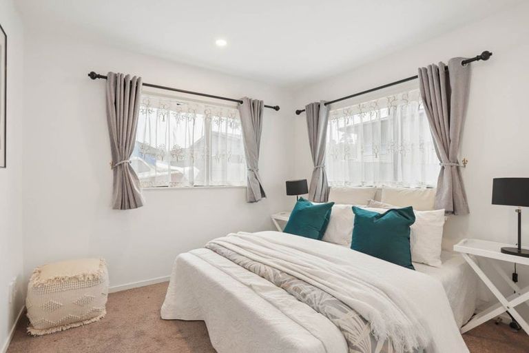 Photo of property in 65a Woodside Road, Massey, Auckland, 0614