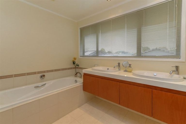 Photo of property in 4 Pokaka Place, Inglewood, 4330