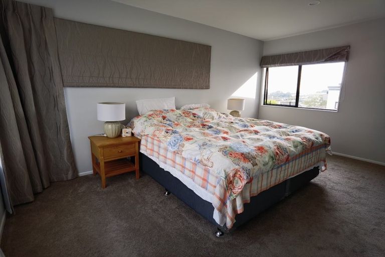 Photo of property in 4 Hornbill Drive, Fairview Heights, Auckland, 0632