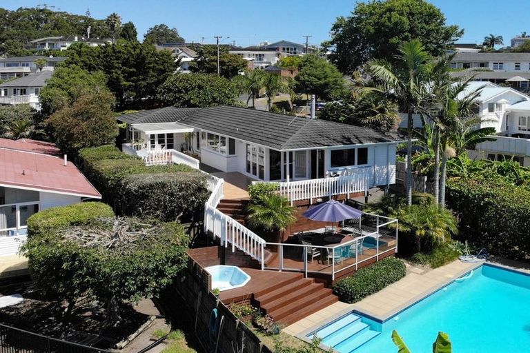 Photo of property in 103 Matipo Road, Mairangi Bay, Auckland, 0630