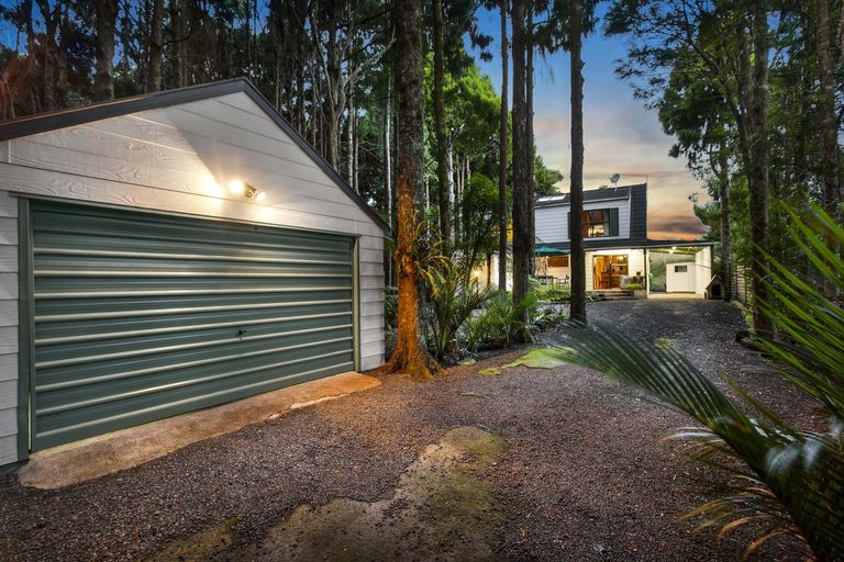 Photo of property in 25 Napuka Road, Henderson Valley, Auckland, 0612