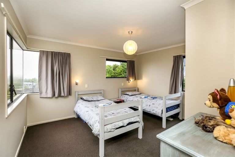 Photo of property in 25 Veale Road, Frankleigh Park, New Plymouth, 4310
