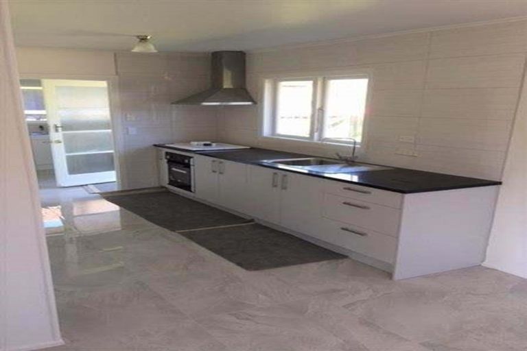 Photo of property in 11 Edwards Avenue, Henderson, Auckland, 0610