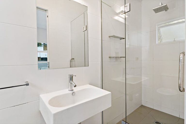 Photo of property in 16c Charmaine Road, Torbay, Auckland, 0630