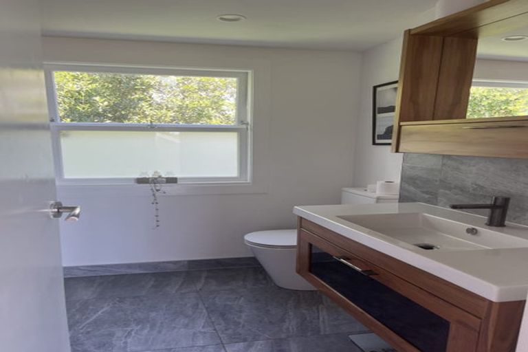 Photo of property in 2/36 Beulah Avenue, Rothesay Bay, Auckland, 0630