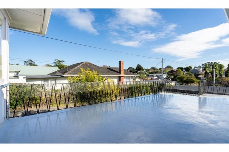 Photo of property in 16 Tomo Street, New Lynn, Auckland, 0600