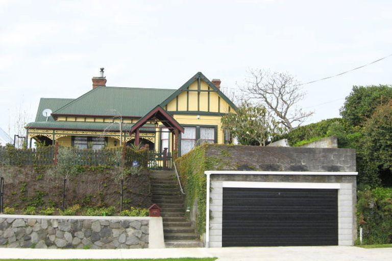 Photo of property in 240 Courtenay Street, Strandon, New Plymouth, 4312