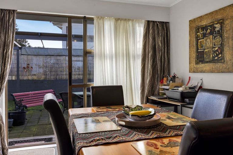 Photo of property in 4 Warkworth Grove, Bell Block, New Plymouth, 4312