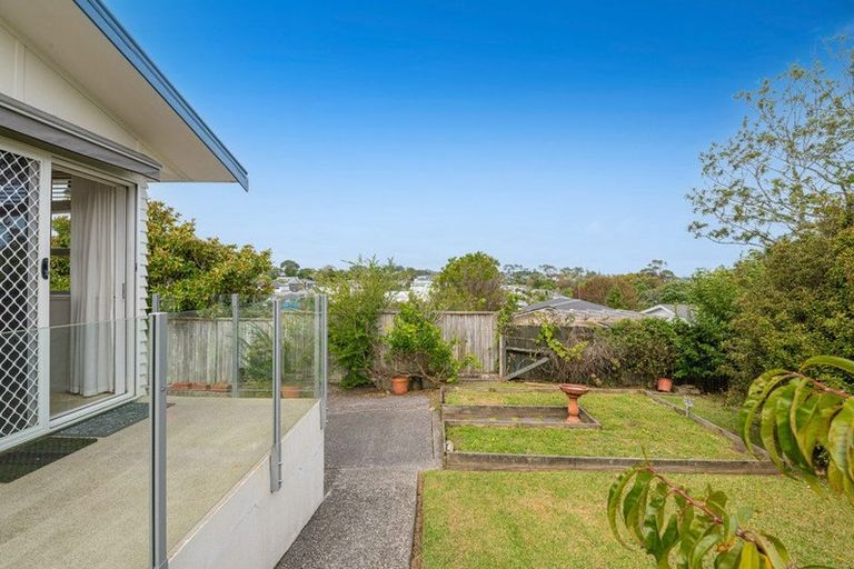 Photo of property in 36 Tonkin Drive, Sunnynook, Auckland, 0620