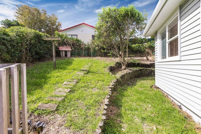 Photo of property in 15 Sunnyfield Crescent, Glenfield, Auckland, 0629
