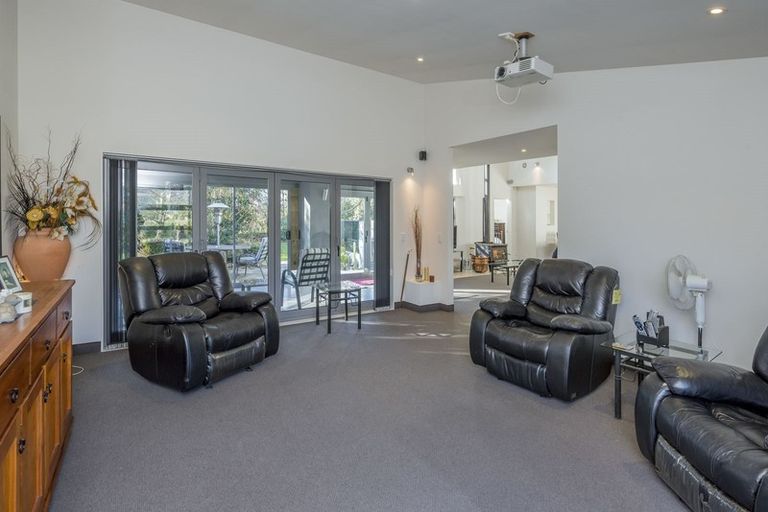 Photo of property in 77 Waikawa Beach Road, Manakau, Levin, 5573