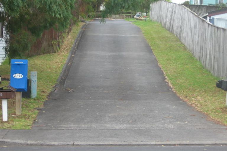 Photo of property in 1/22 Athena Drive, Totara Vale, Auckland, 0629