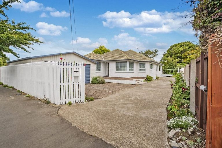 Photo of property in 5 Greendale Avenue, Avonhead, Christchurch, 8042