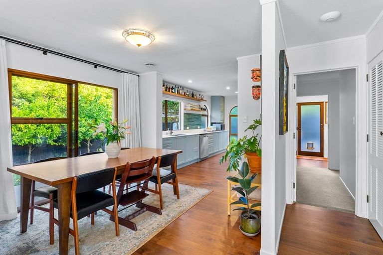 Photo of property in 84 Chelsea View Drive, Chatswood, Auckland, 0626