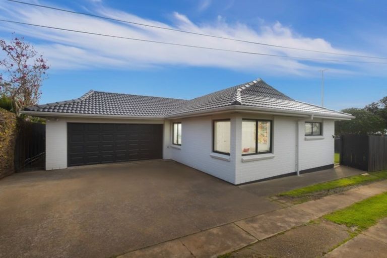 Photo of property in 2/3 Mcintyre Road, Mangere Bridge, Auckland, 2022