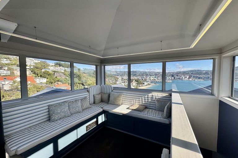 Photo of property in 45 The Crescent, Roseneath, Wellington, 6011