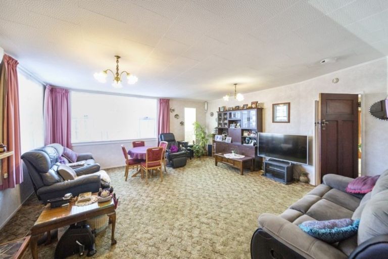 Photo of property in 87 Glover Road, Hawera, 4610