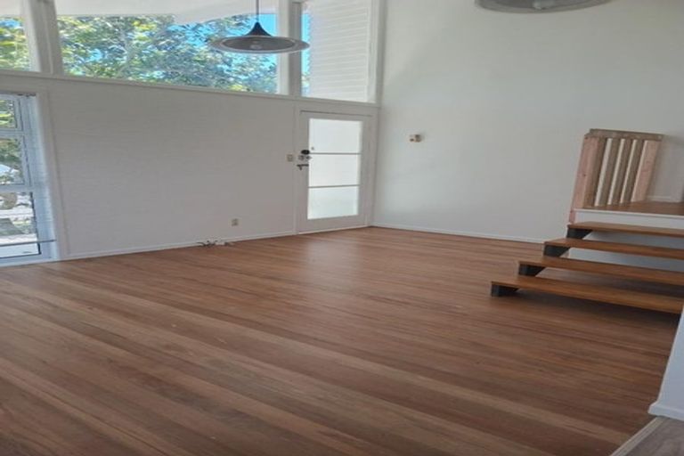 Photo of property in 8 Dawnhaven Drive, Te Atatu Peninsula, Auckland, 0610