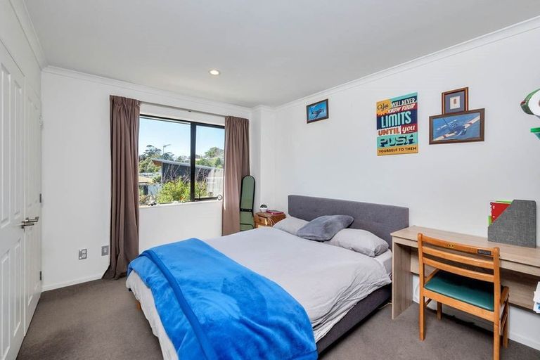 Photo of property in 2 Viridian Lane, Greenhithe, Auckland, 0632