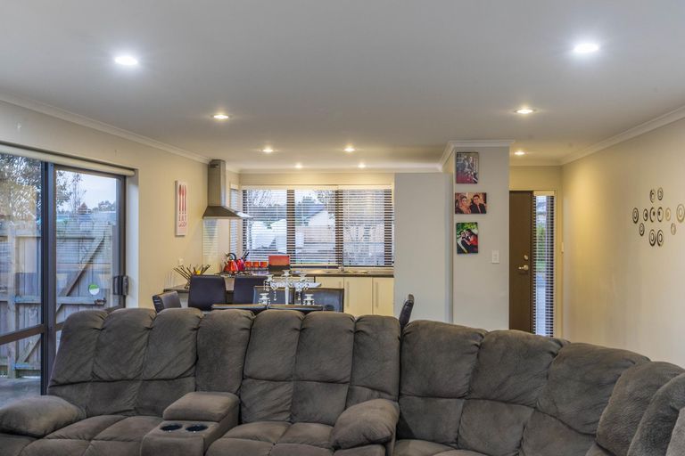 Photo of property in 20 Tarapiroe Avenue, Takanini, 2112