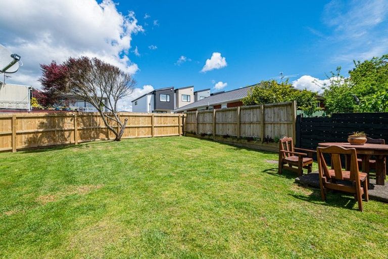 Photo of property in 2/59 Archibald Road, Kelston, Auckland, 0602