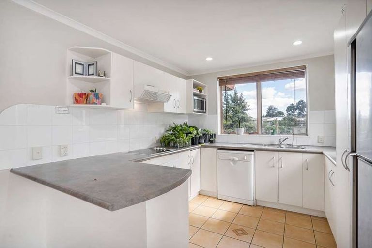 Photo of property in 12 Scotts Field Drive, Takanini, 2112