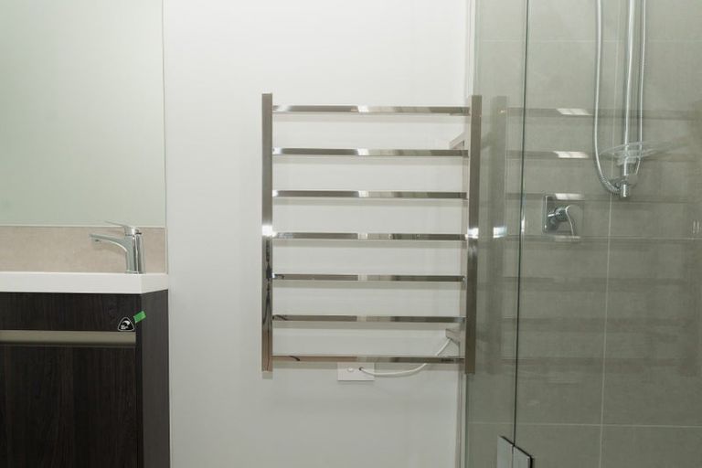 Photo of property in 2b Nerita Place, Long Bay, Auckland, 0630