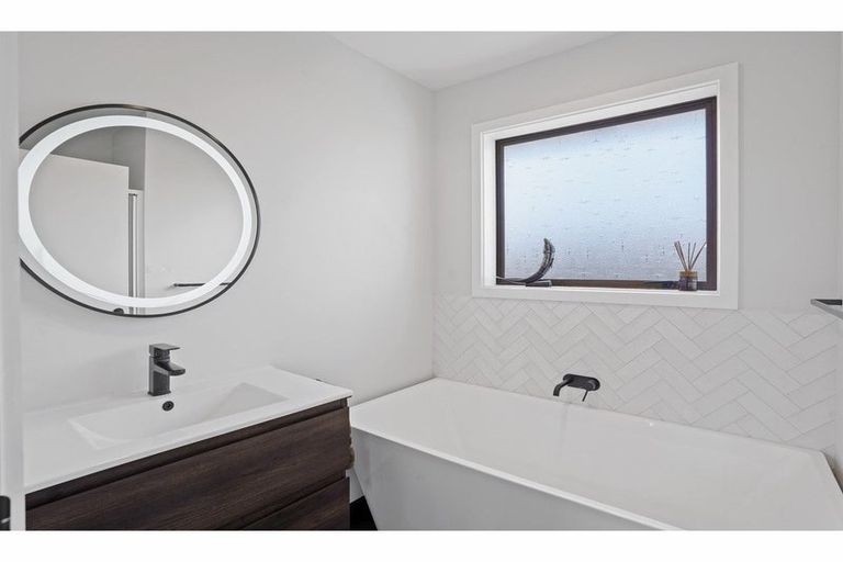 Photo of property in 5 Carbine Place, Sockburn, Christchurch, 8042