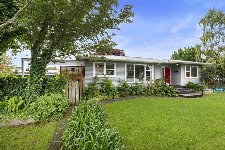 Photo of property in 2 Bremridge Place, Melville, Hamilton, 3206