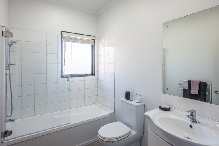 Photo of property in 90 Kentwood Drive, Woodridge, Wellington, 6037