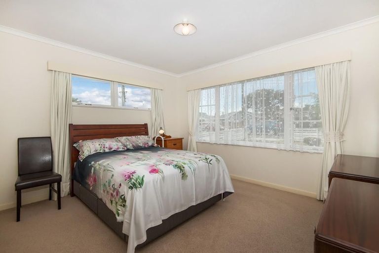 Photo of property in 2/37 Shakespeare Road, Milford, Auckland, 0620