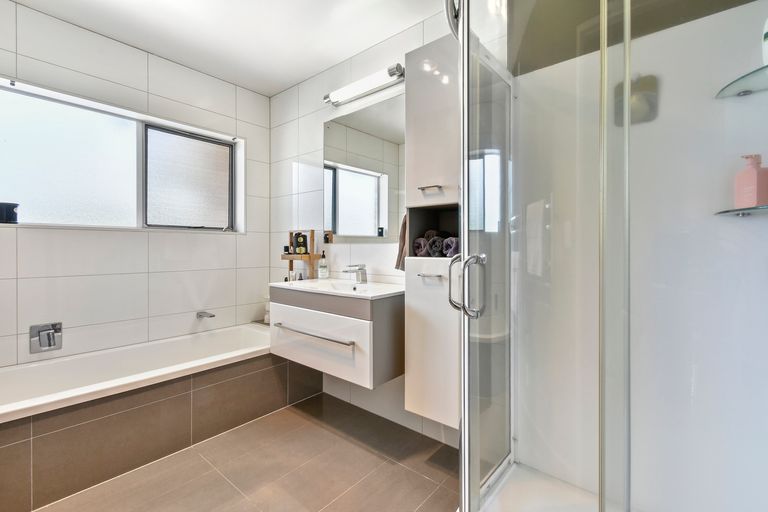 Photo of property in 2 Keywella Drive, Conifer Grove, Takanini, 2112