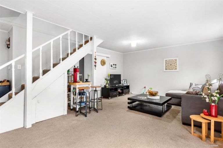 Photo of property in 2/108 Station Road, Papatoetoe, Auckland, 2025